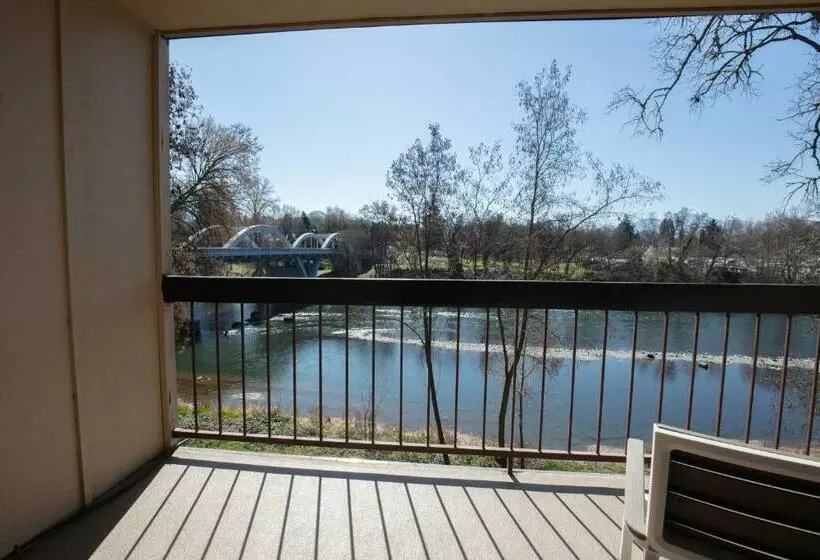 ホテル Riverside Inn