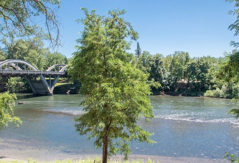 Szálloda Riverside Inn