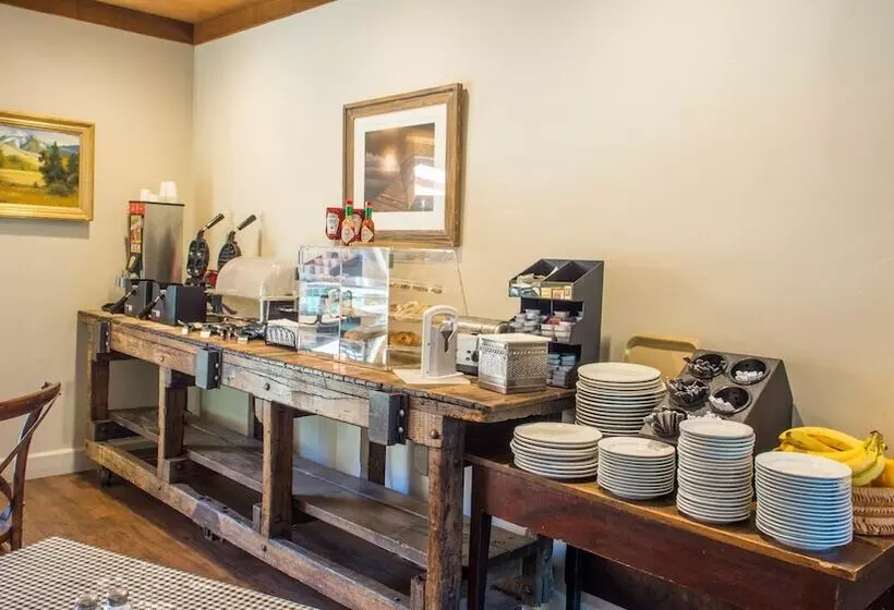 ホテル Riverside Inn