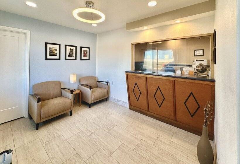 ホテル Royal Inn And Suites Charlotte Airport