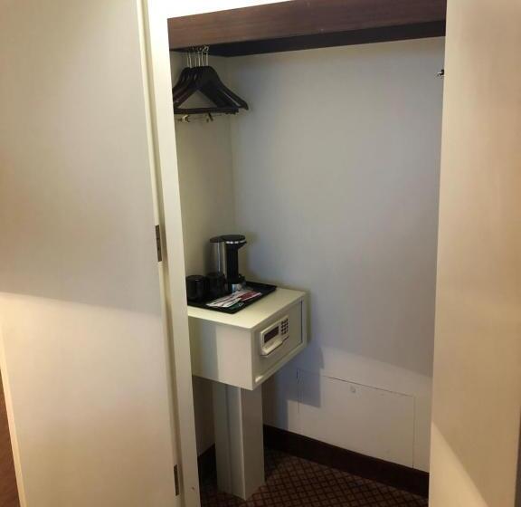 Отель The Inn And Spa At East Wind