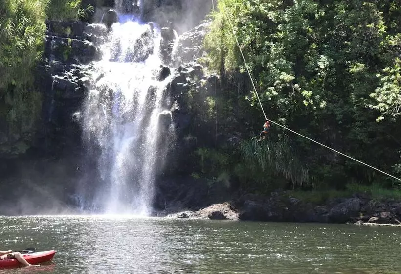 בית מלון כפרי The Inn At Kulaniapia Falls