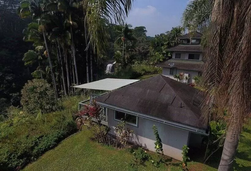 בית מלון כפרי The Inn At Kulaniapia Falls