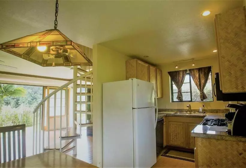 בית מלון כפרי The Inn At Kulaniapia Falls