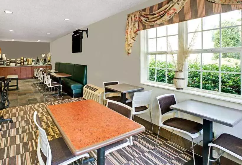 Microtel Inn & Suites By Wyndham Cherokee