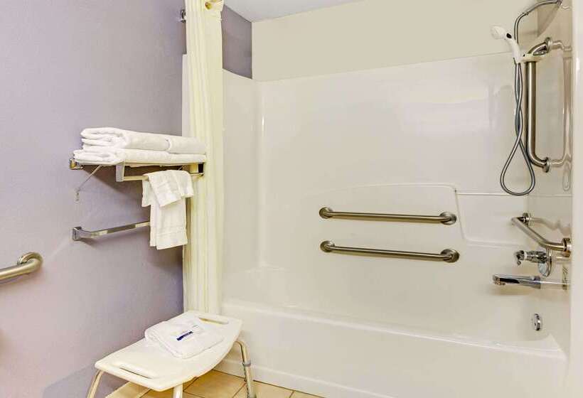 Microtel Inn & Suites By Wyndham Cherokee