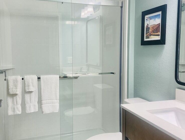 The Windstar Hotel   Carolina Beach