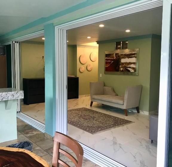 הוסטל South Shore Villa Armonia Luxury Boutique