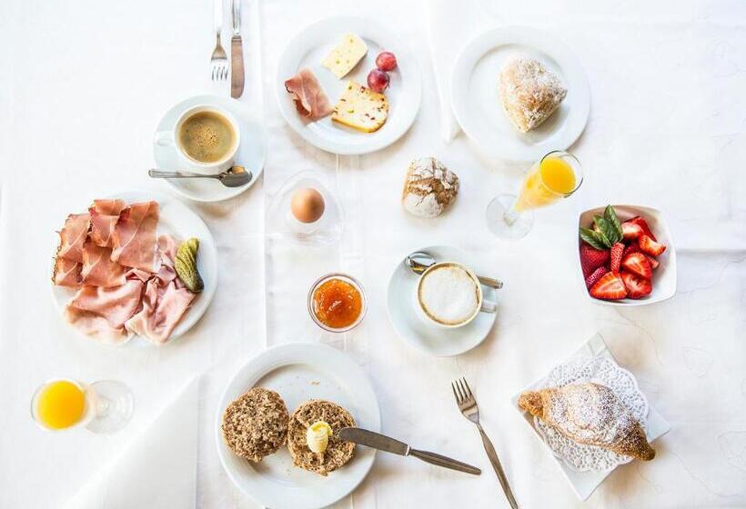 住宿加早餐  Garni Weghueb