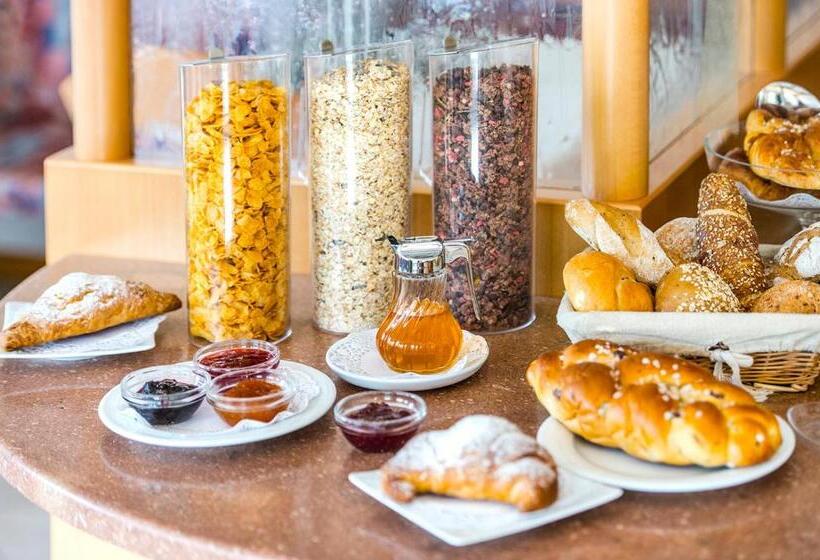 住宿加早餐  Garni Weghueb