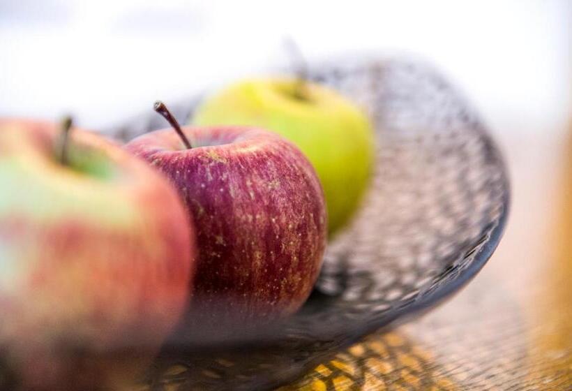 住宿加早餐  Garni Weghueb