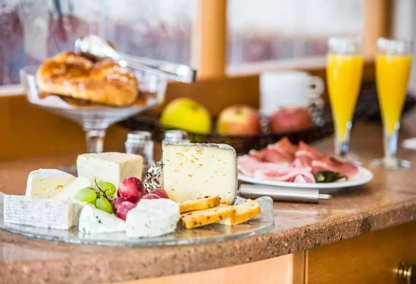 Aamiaismajoitus (B&B) Garni Weghueb