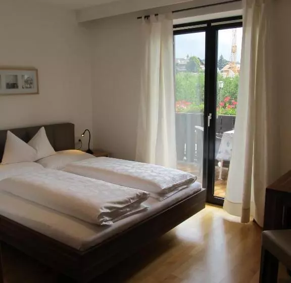 Aamiaismajoitus (B&B) Garni Weghueb