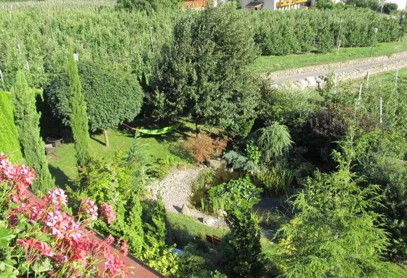 Aamiaismajoitus (B&B) Garni Weghueb