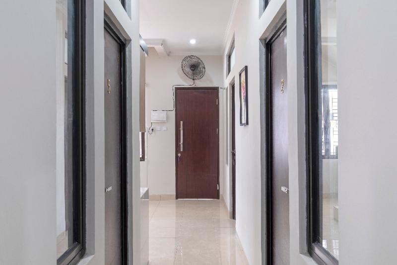 בית מלון כפרי Oyo 3248 Vision Residence Karawang