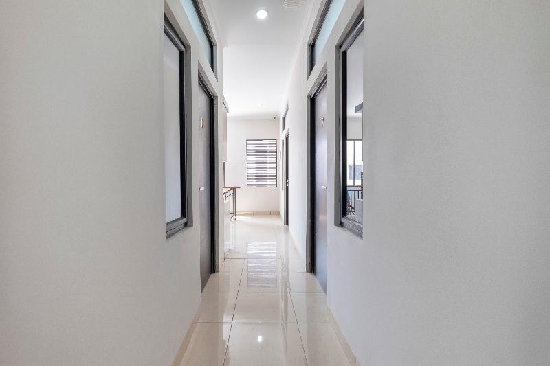 בית מלון כפרי Oyo 3248 Vision Residence Karawang