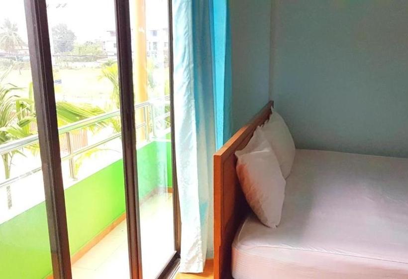 בית מלון כפרי Oyo 946 Bang Sai Namphueng Chaam Beach