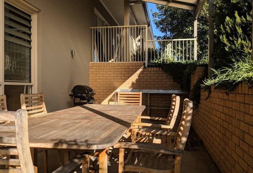 Мотель Bega Village Motor Inn