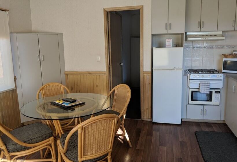 Мотель Bega Village Motor Inn