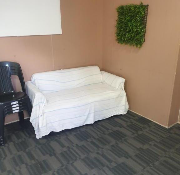 汽车旅馆  Newell Hwy Caravan Park