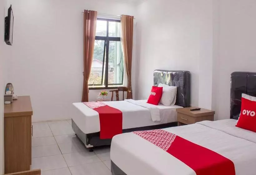 Oyo 3699 Edotel Smkn 1 Cipanas Syariah