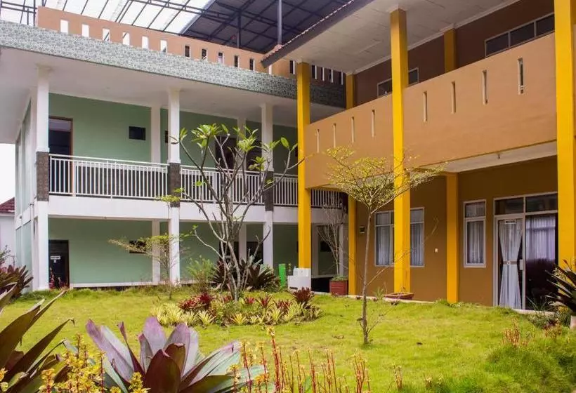 Oyo 3699 Edotel Smkn 1 Cipanas Syariah