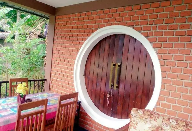 تختخواب و صبحانه The Hobbit Cottage Ella