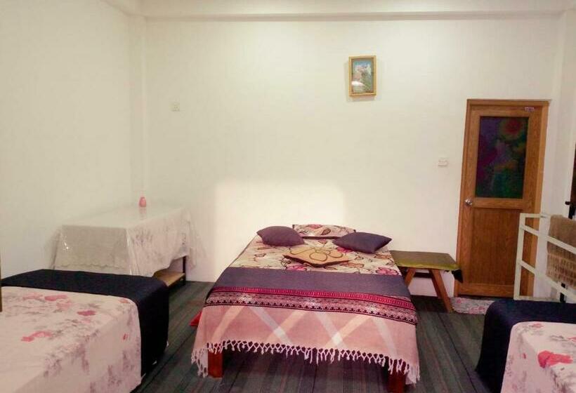 Bed and Breakfast The Hobbit Cottage Ella