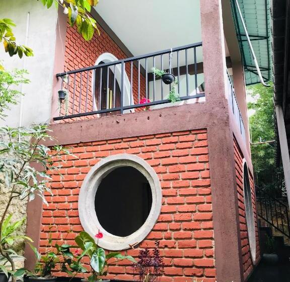 Bed and Breakfast The Hobbit Cottage Ella