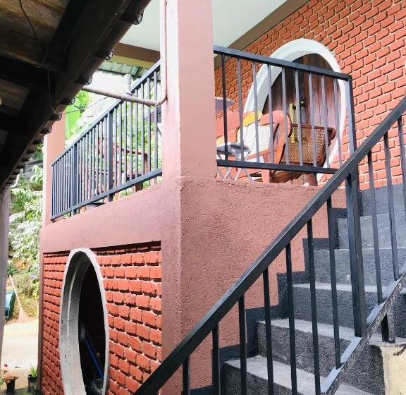 Bed and Breakfast The Hobbit Cottage Ella