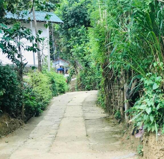 Bed and Breakfast The Hobbit Cottage Ella