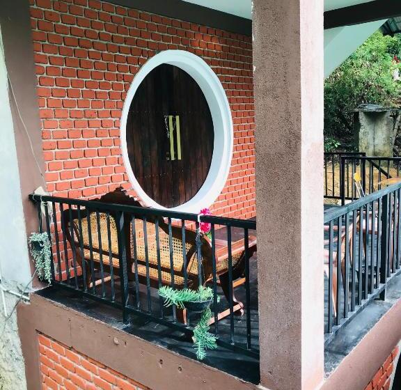 Bed and Breakfast The Hobbit Cottage Ella