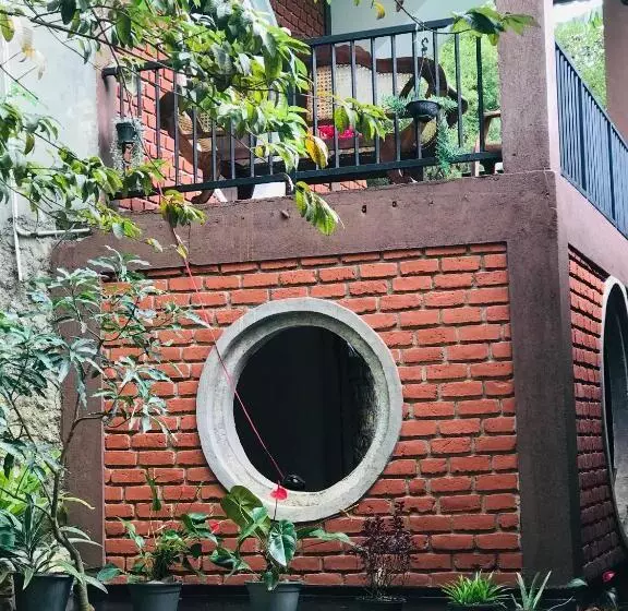 تختخواب و صبحانه The Hobbit Cottage Ella