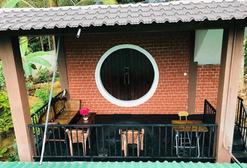 Bed and Breakfast The Hobbit Cottage Ella