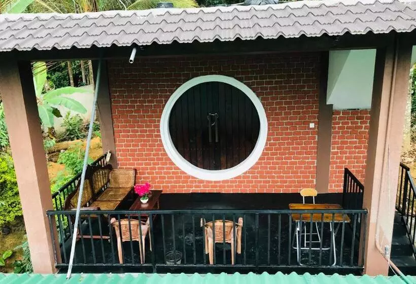 تختخواب و صبحانه The Hobbit Cottage Ella