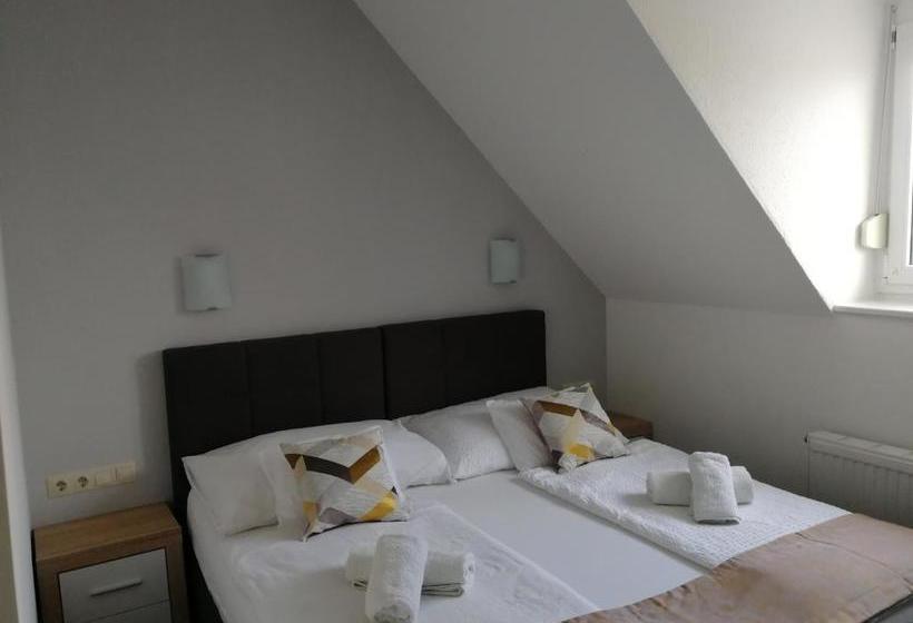 مبيت وإفطار Kathy Panzió