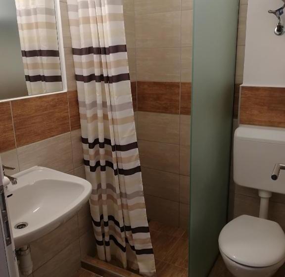 مبيت وإفطار Kathy Panzió