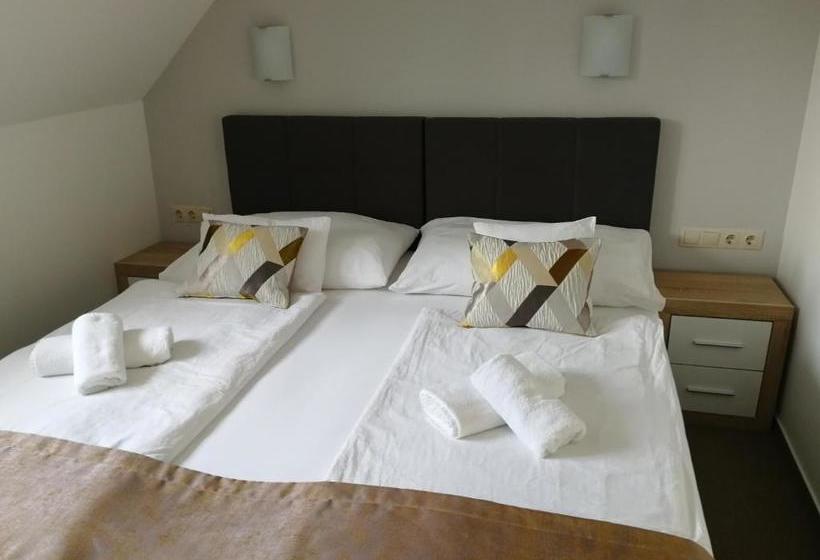 مبيت وإفطار Kathy Panzió