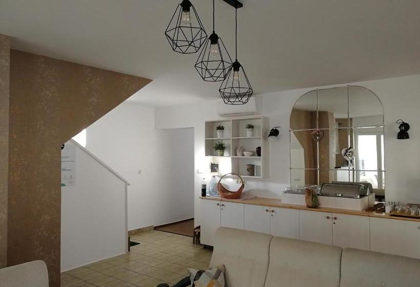 مبيت وإفطار Kathy Panzió