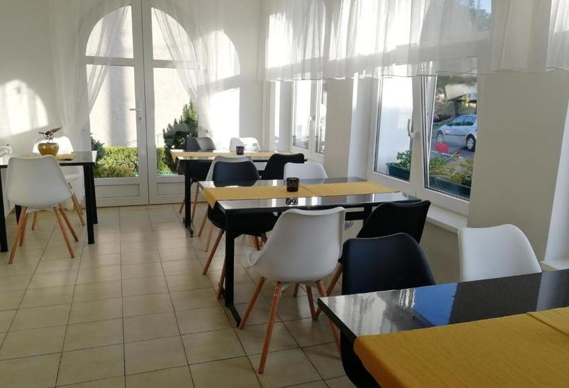 مبيت وإفطار Kathy Panzió