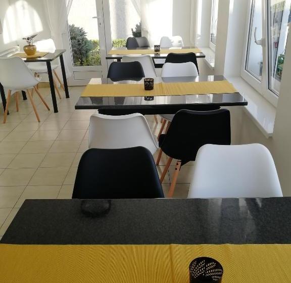 مبيت وإفطار Kathy Panzió