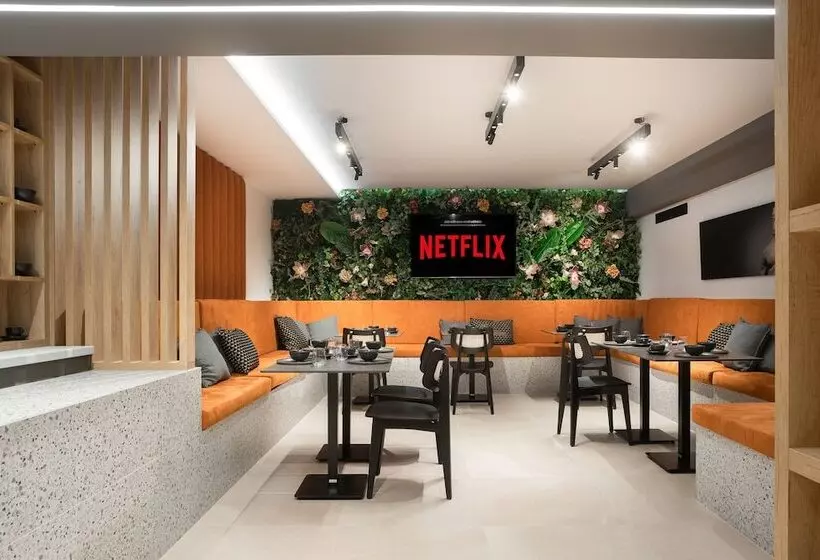 Hotelli 11 Enteka Acropolis Suites