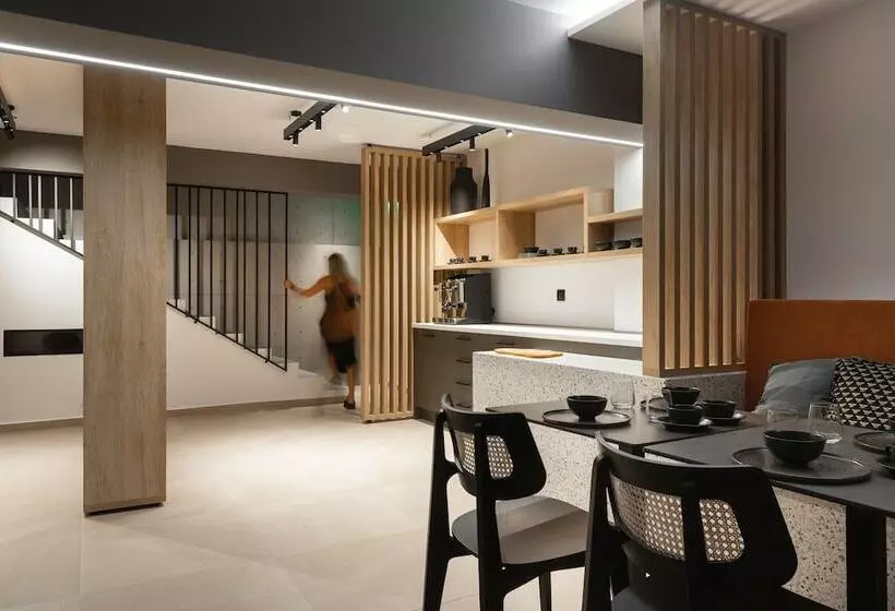 Hotelli 11 Enteka Acropolis Suites