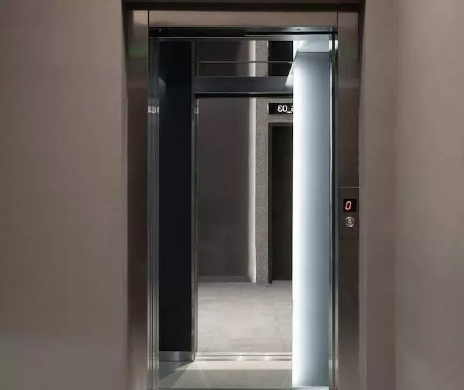 Hotelli 11 Enteka Acropolis Suites