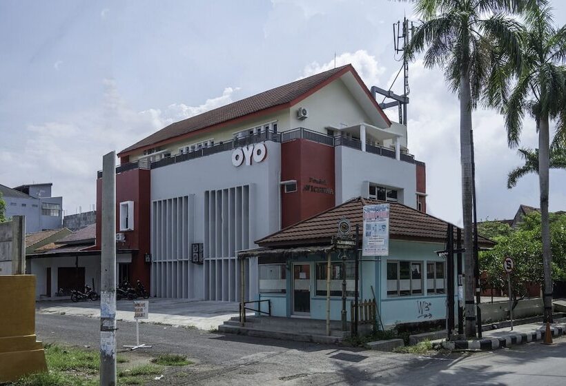 בית מלון כפרי Oyo 2132 Pondok Avicenna