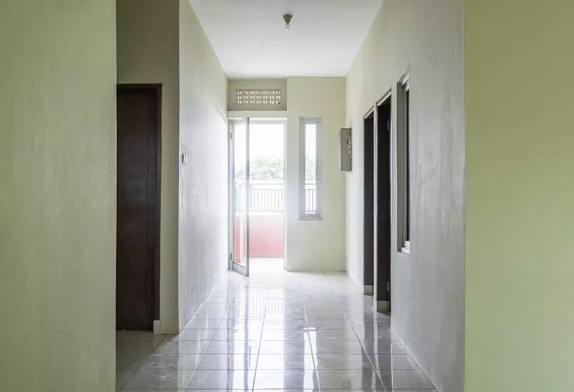 ホテル Oyo 2132 Pondok Avicenna