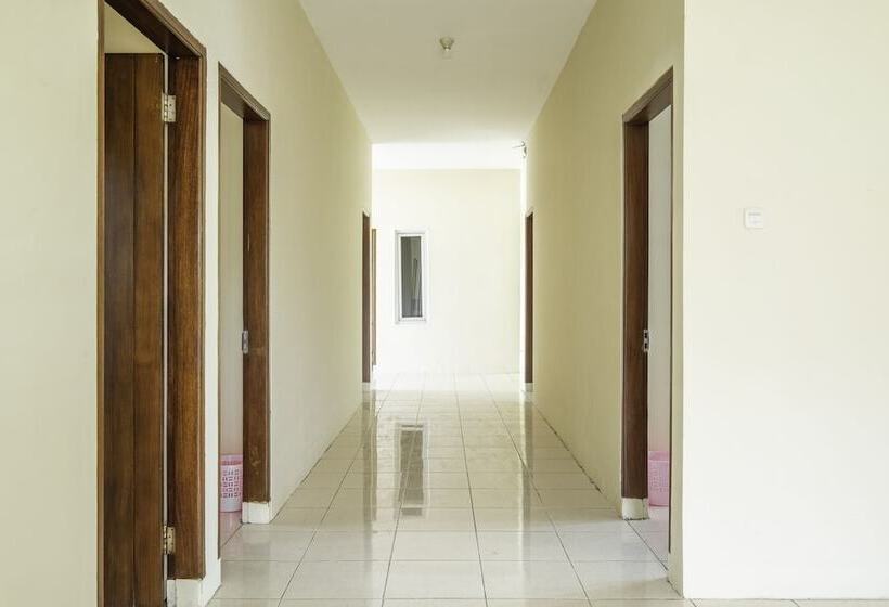 בית מלון כפרי Oyo 2132 Pondok Avicenna