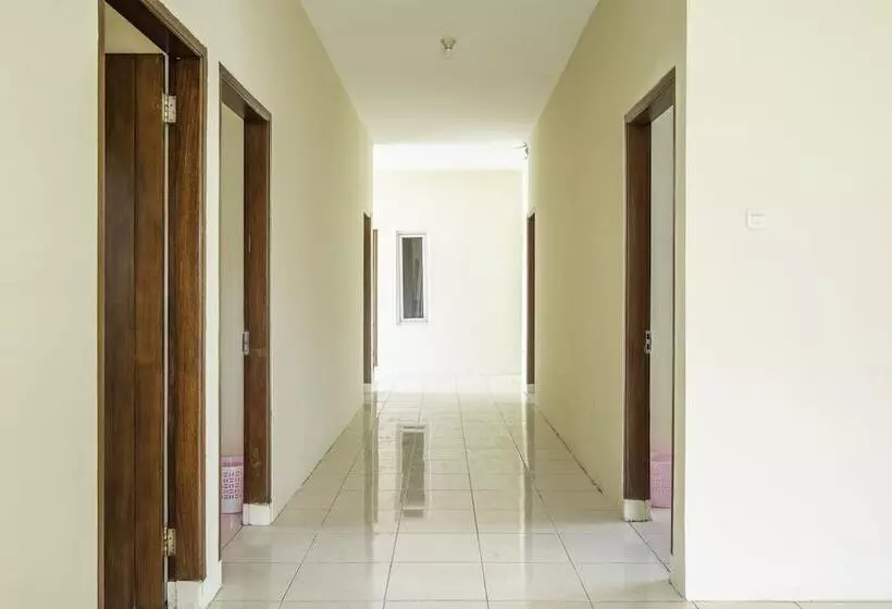 ホテル Oyo 2132 Pondok Avicenna