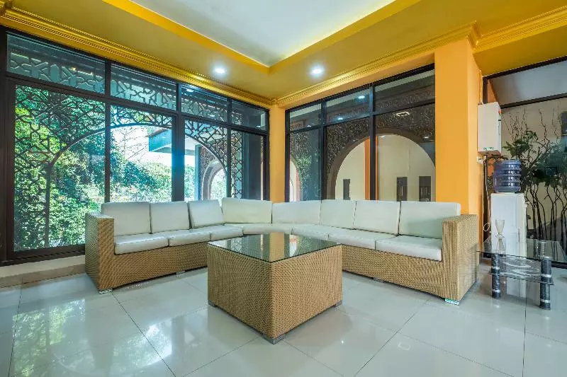 ホテル Oyo 2132 Pondok Avicenna