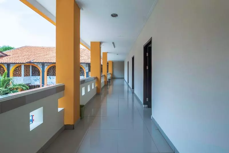 ホテル Oyo 2132 Pondok Avicenna